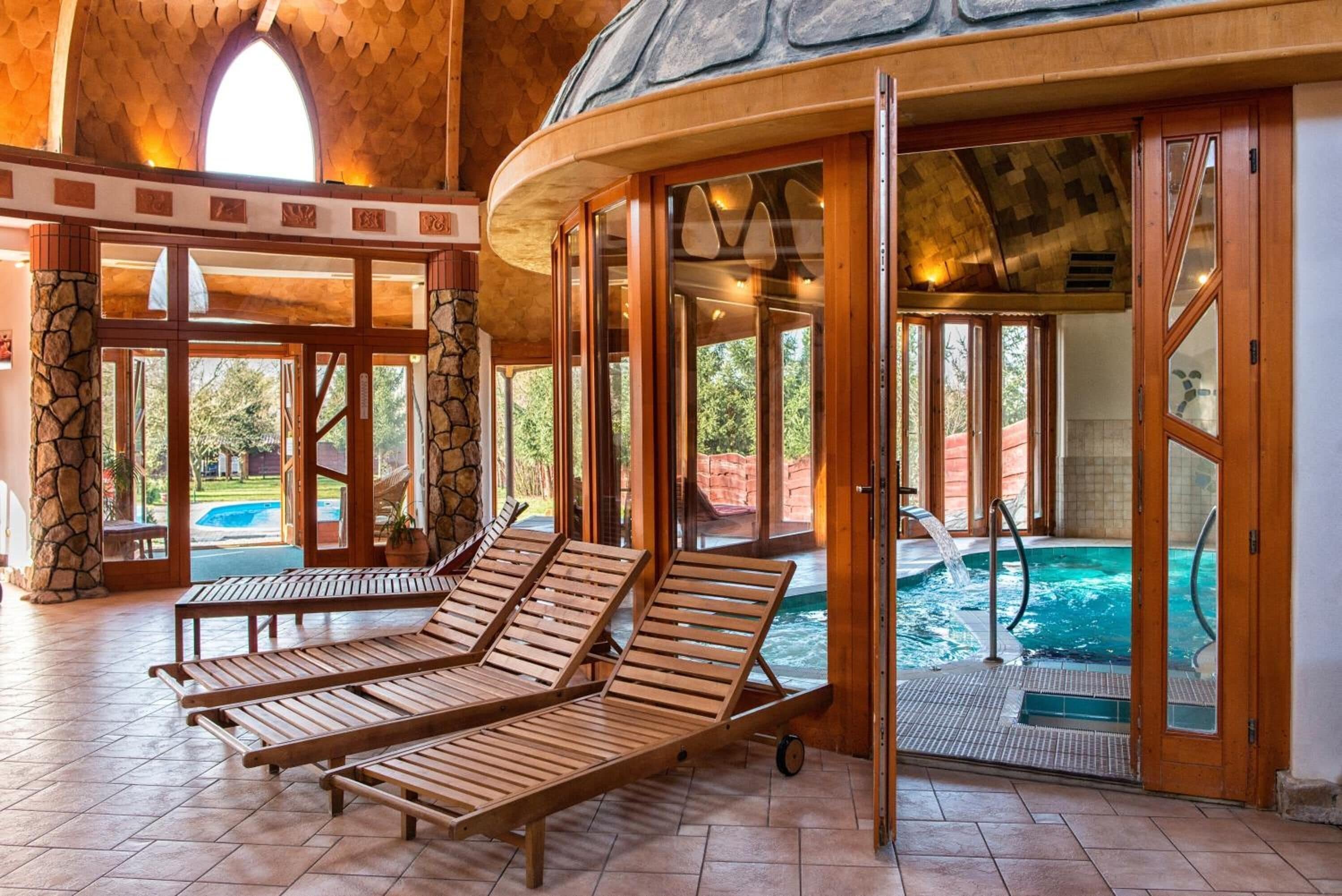 Indoor pool, seasonal outdoor pool, pool loungers