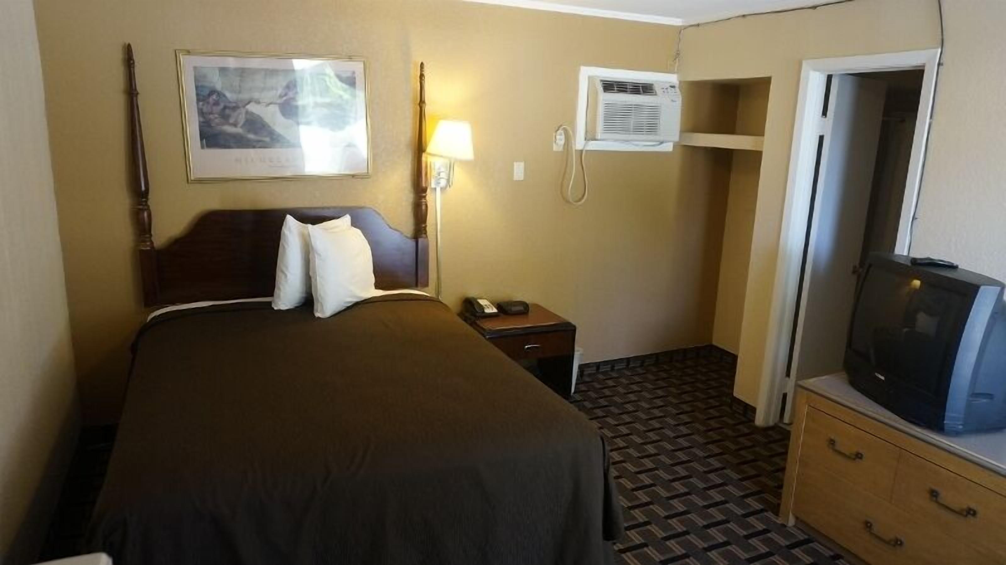 Free WiFi, bed sheets