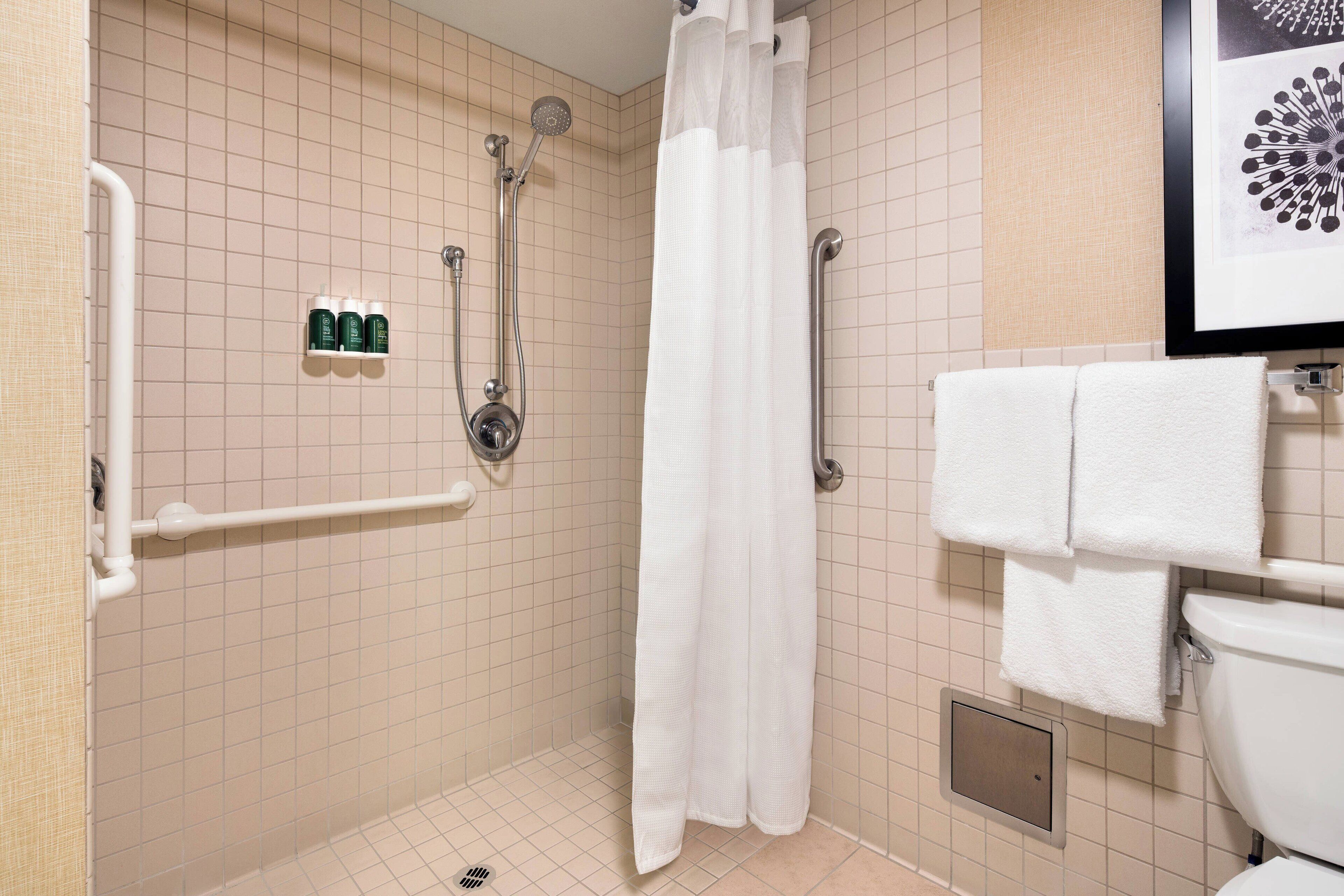 combined shower/bathtub, free toiletries, hair dryer, towels