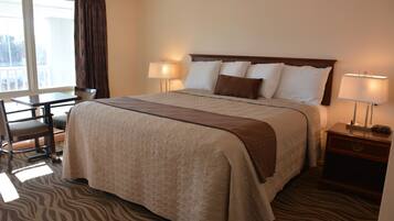 Habitación estándar, con acceso para personas discapacitadas, para no fumadores | Decoración personalizada, muebles diferentes y cortinas blackout