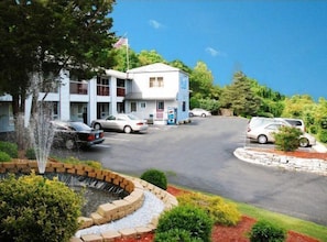 Property grounds - Liberty Inn (Old Saybrook)