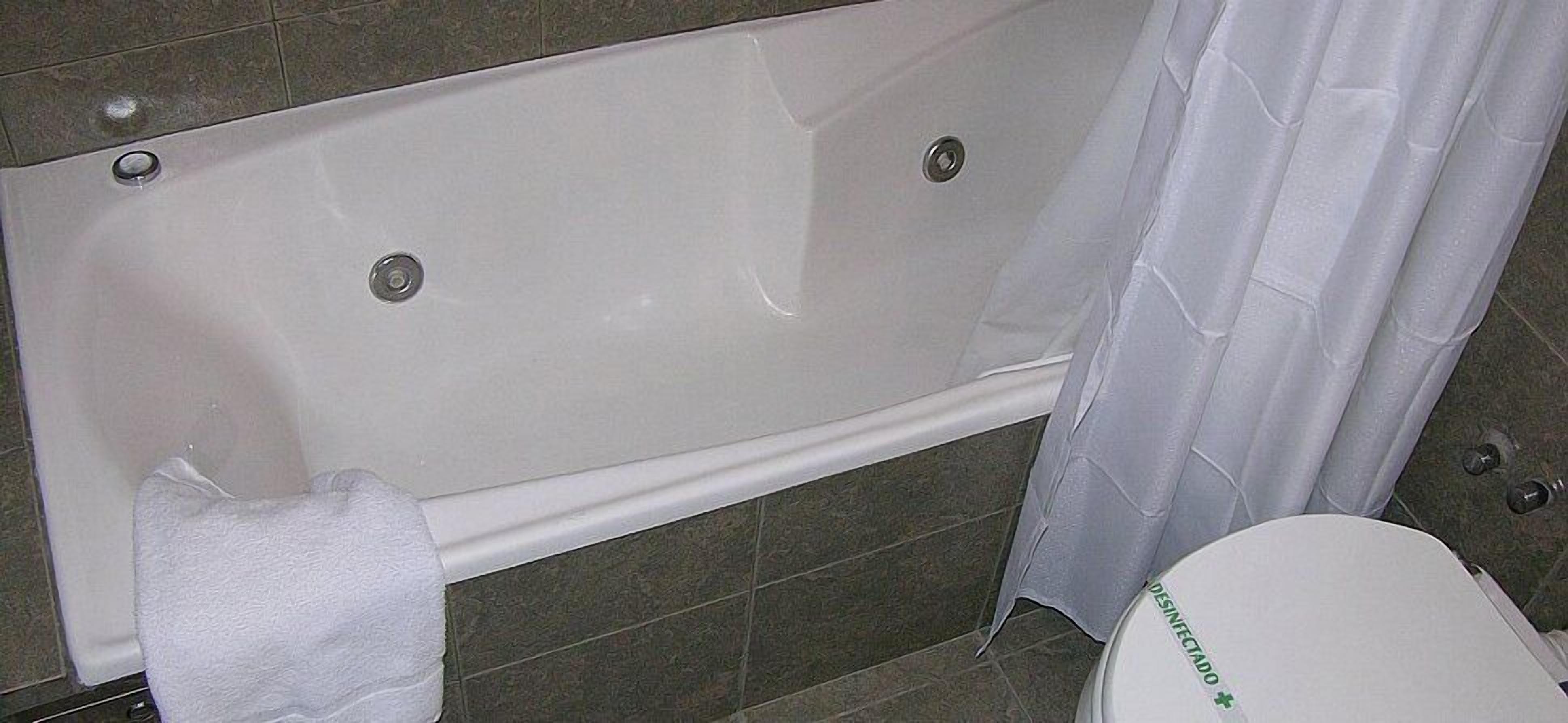 deep-soaking bathtub