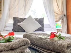 2 Sleeper (5) | Desk, free WiFi, bed sheets - Ingwenya Lodge (St. Lucia)