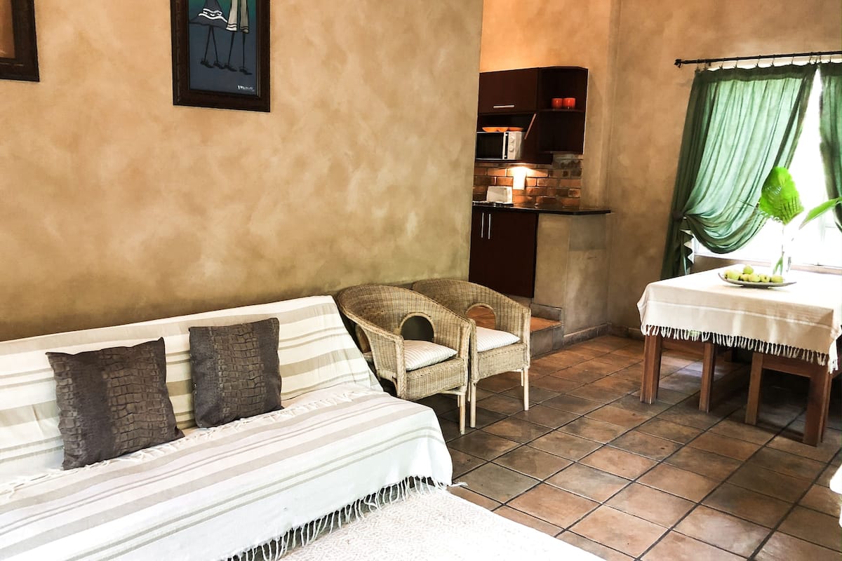 family apartment, 2 bedrooms, patio, garden view | living room | flat-screen tv, books