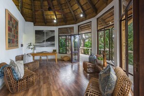 Interior entrance - Thonga Beach Lodge (uMhlabuyalingana)