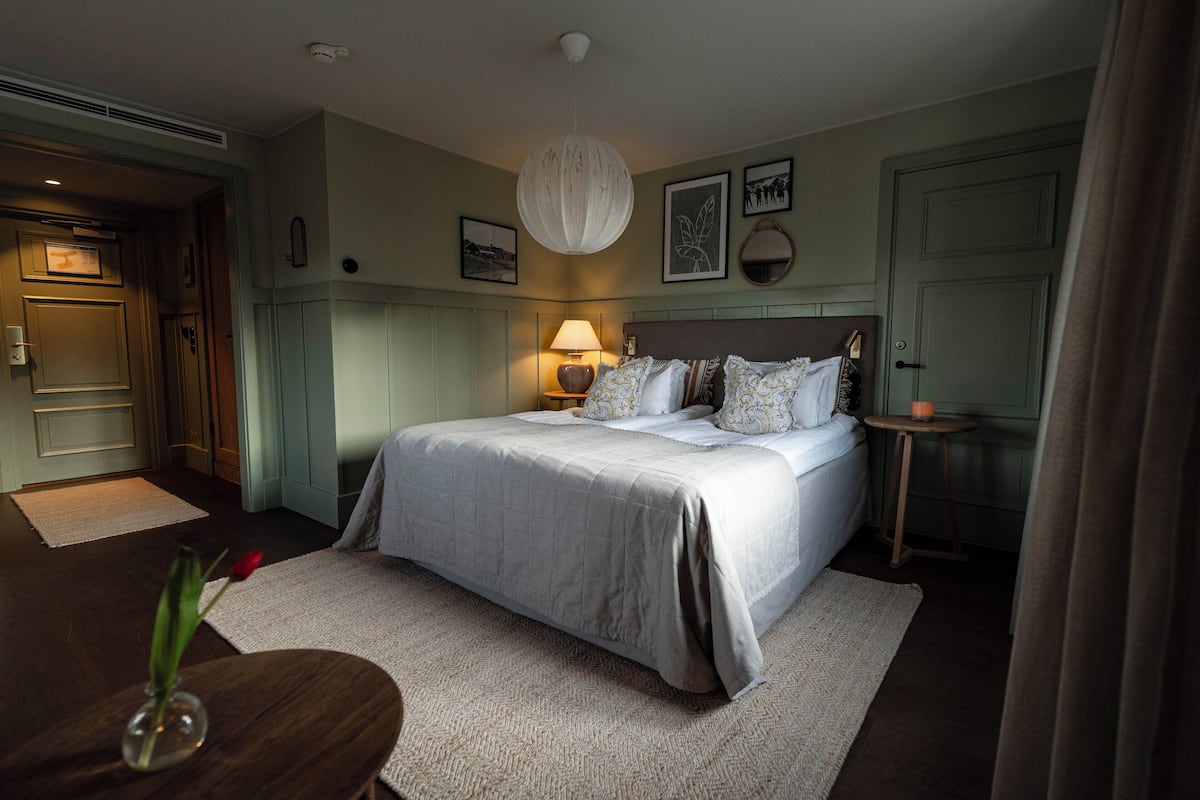 Grand Deluxe Family Room | Allergitestade sängkläder, skrivbord, gratis wi-fi och sängkläder