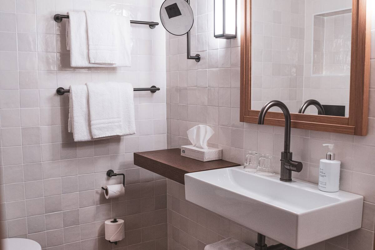 superior double room | bathroom | shower, free toiletries, hair dryer, bathrobes