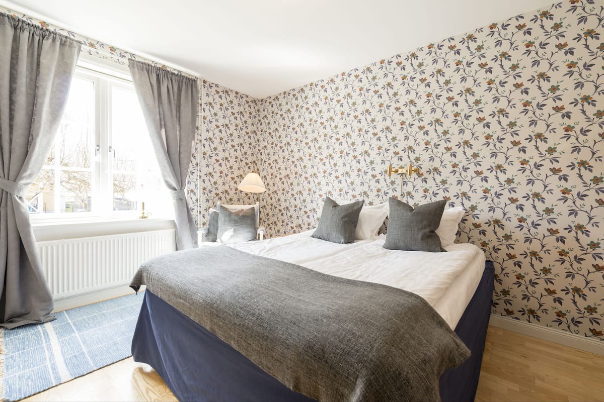 classic double room | 1 bedroom, hypo-allergenic bedding, desk, iron/ironing board