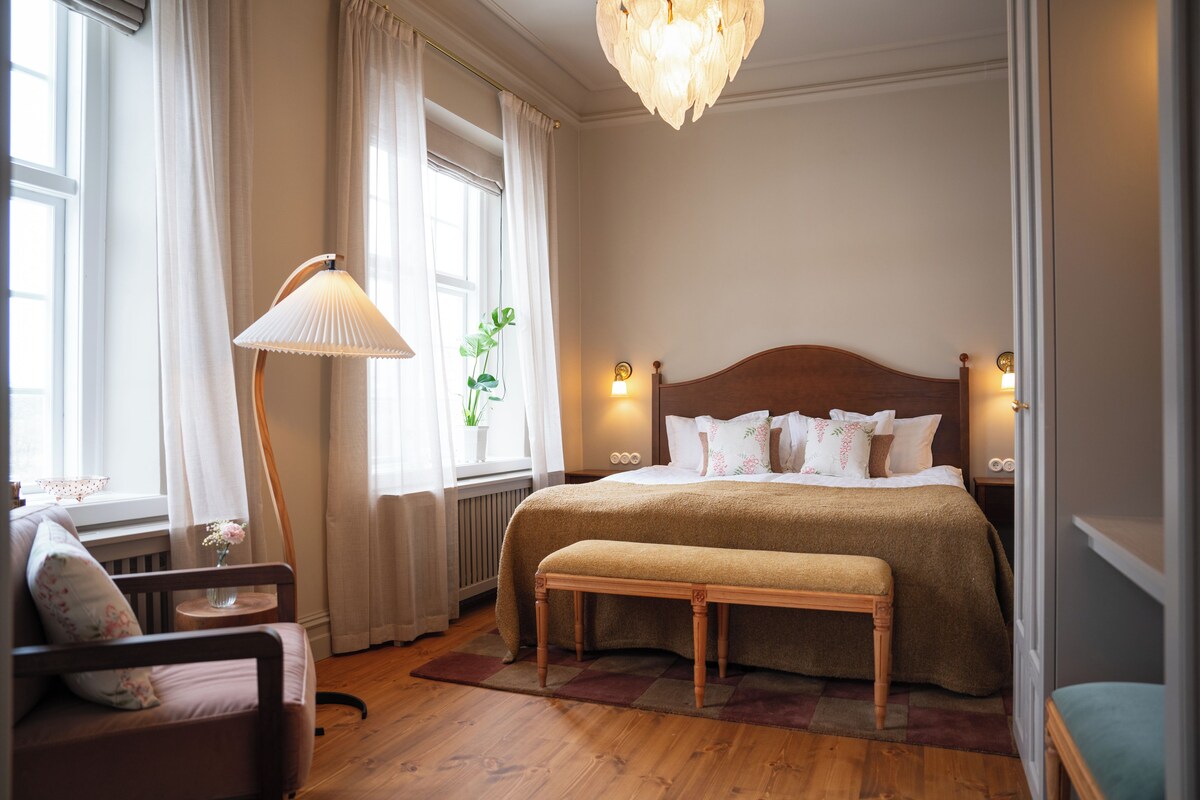 Deluxe Double Room, Bathtub
