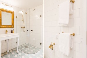 Deluxe Double Room, 1 Queen Bed | Bathroom