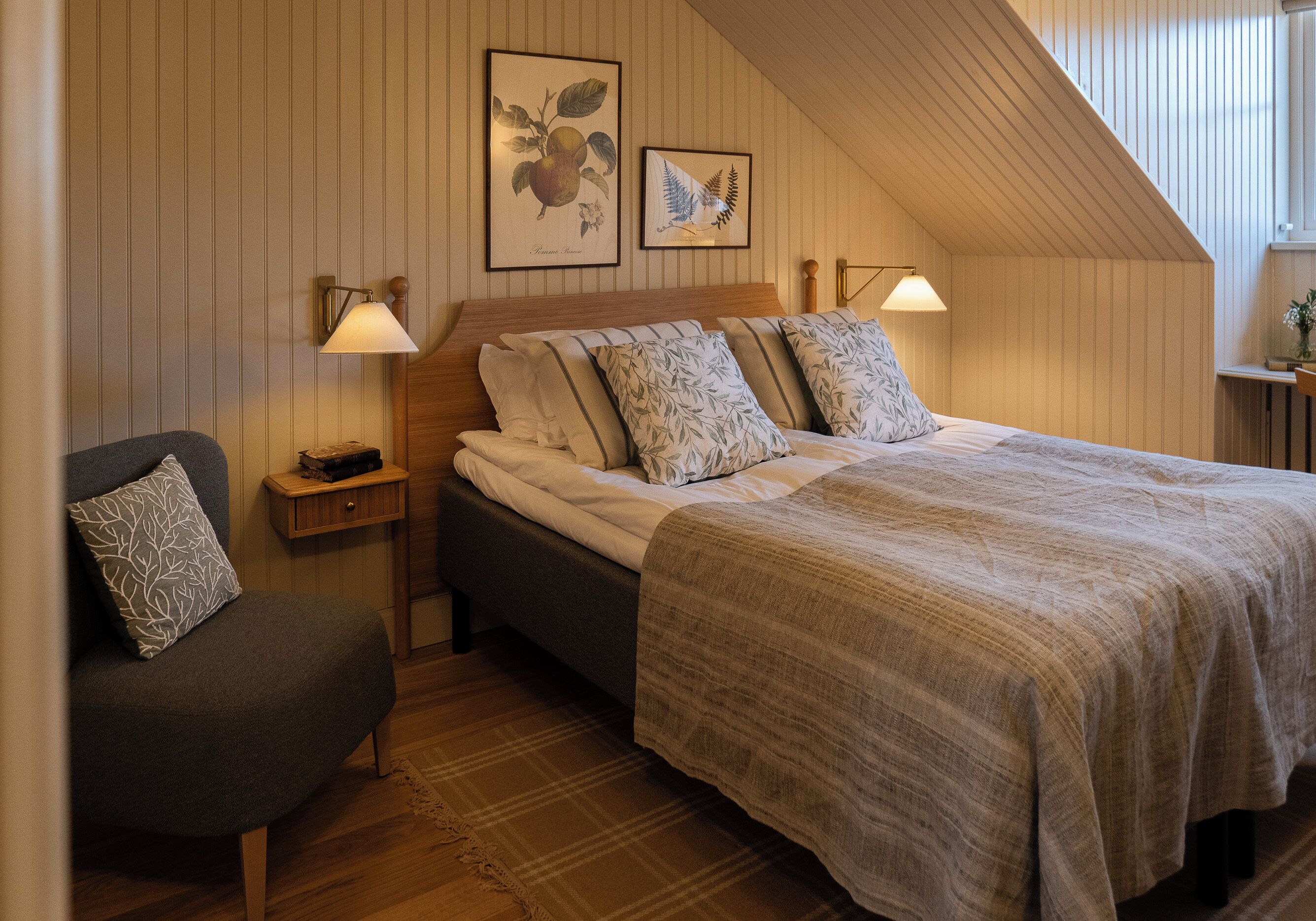 Classic Double Room, 1 Queen Bed | Hypo-allergenic bedding, iron/ironing board, free WiFi, bed sheets