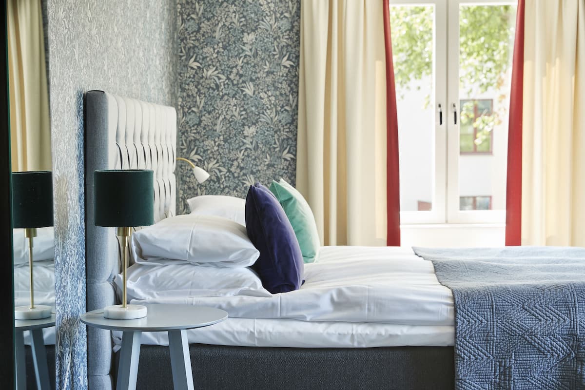 1 bedroom, hypo-allergenic bedding, individually decorated