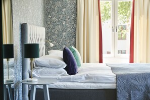 Hypo-allergenic bedding, individually decorated, iron/ironing board - Smådalarö Gård (Dalaro)