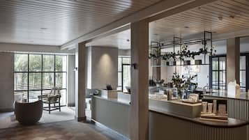 Couples treatment room(s), sauna, steam room