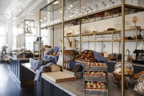 Free daily buffet breakfast