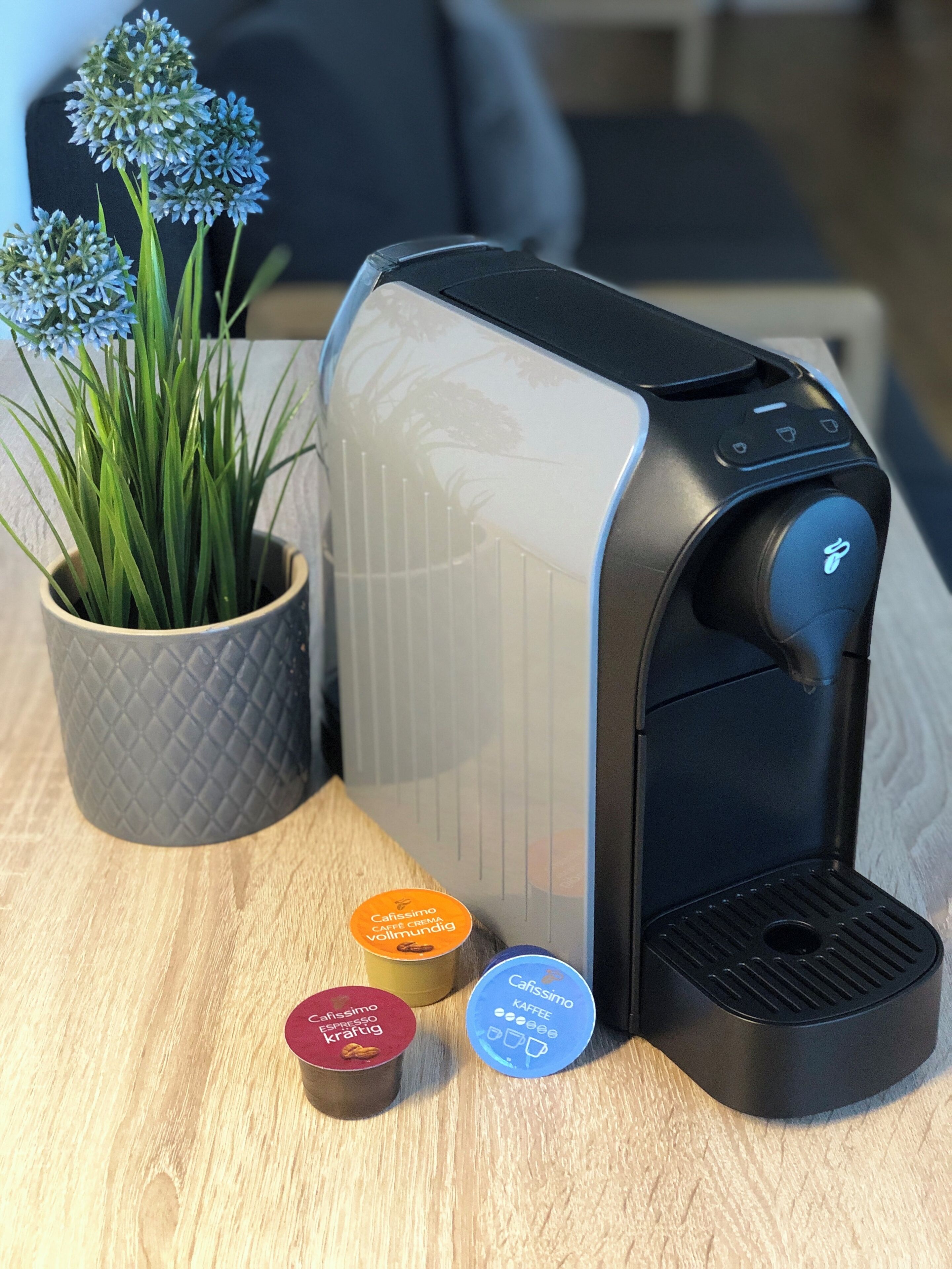 single room | coffee and/or coffee maker