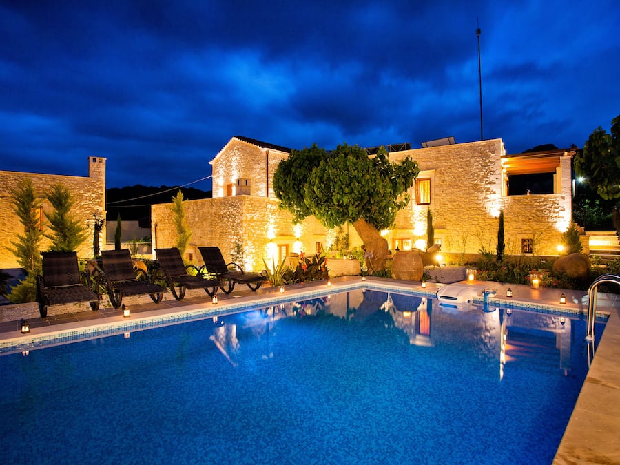 Outdoor pool, open 8:00 AM to 8:00 PM, pool loungers