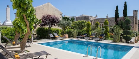 Outdoor pool, open 8:00 AM to 8:00 PM, pool loungers
