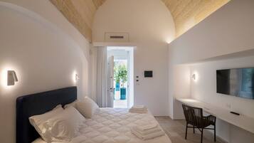 Camera Executive | Biancheria da letto di alta qualità, copriletto in piuma, minibar