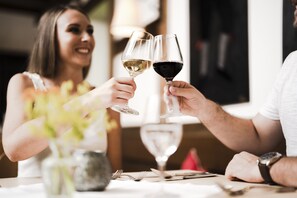 供應早餐、午餐、晚餐;德國菜