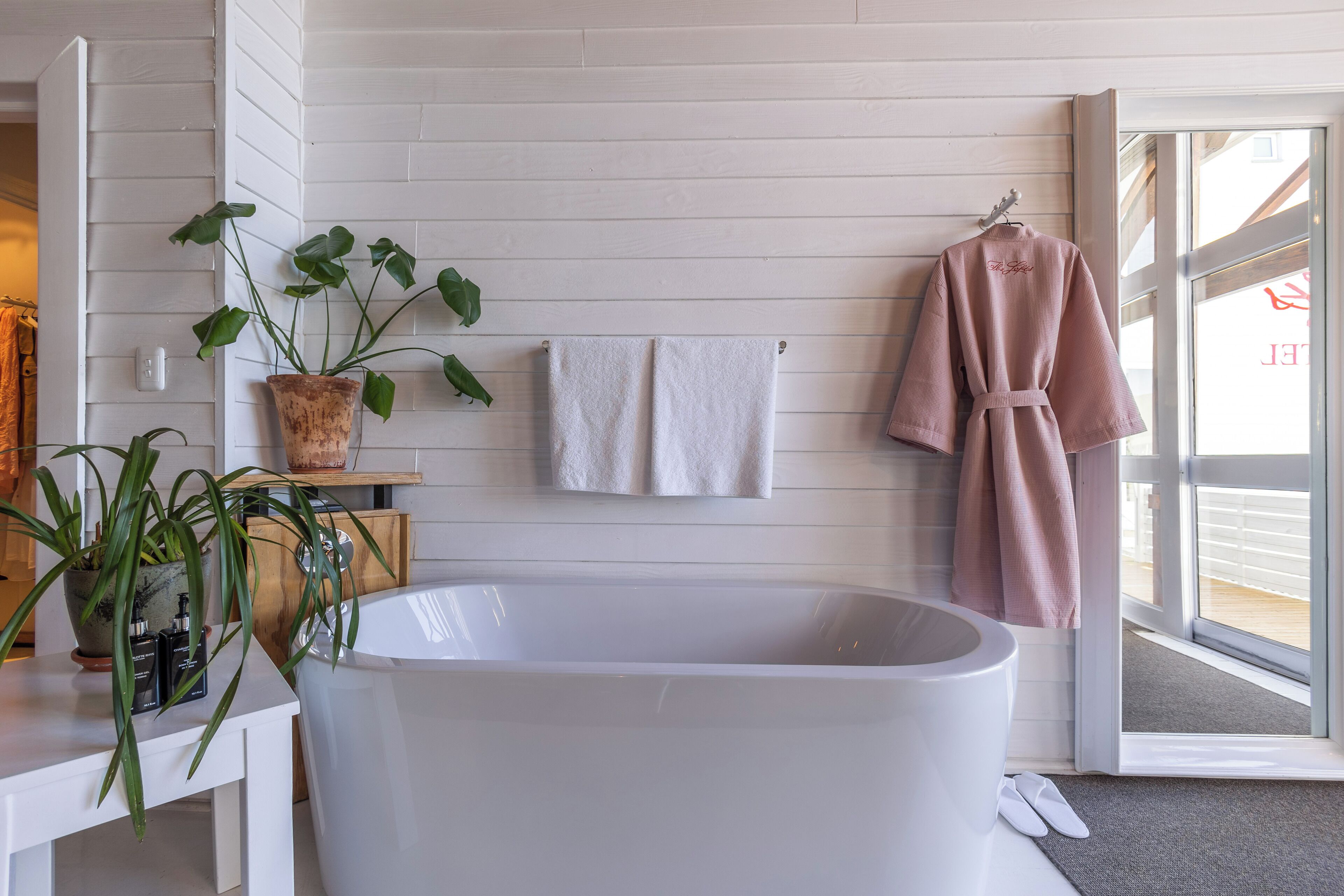 luxury room, 1 king bed, ocean view | bathroom | free toiletries, hair dryer, towels