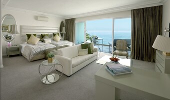 Ropa de cama de alta calidad y minibar 