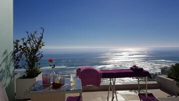 Couples treatment room(s), body treatments, deep-tissue massages