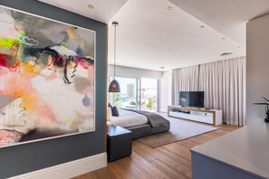 12A Villa Normandie | Minibar, in-room safe, individually decorated, individually furnished - The Clarendon - Fresnaye (Cape Town)