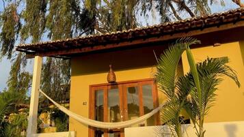 1 quarto, frigobar, cofres nos quartos, cortinas blackout