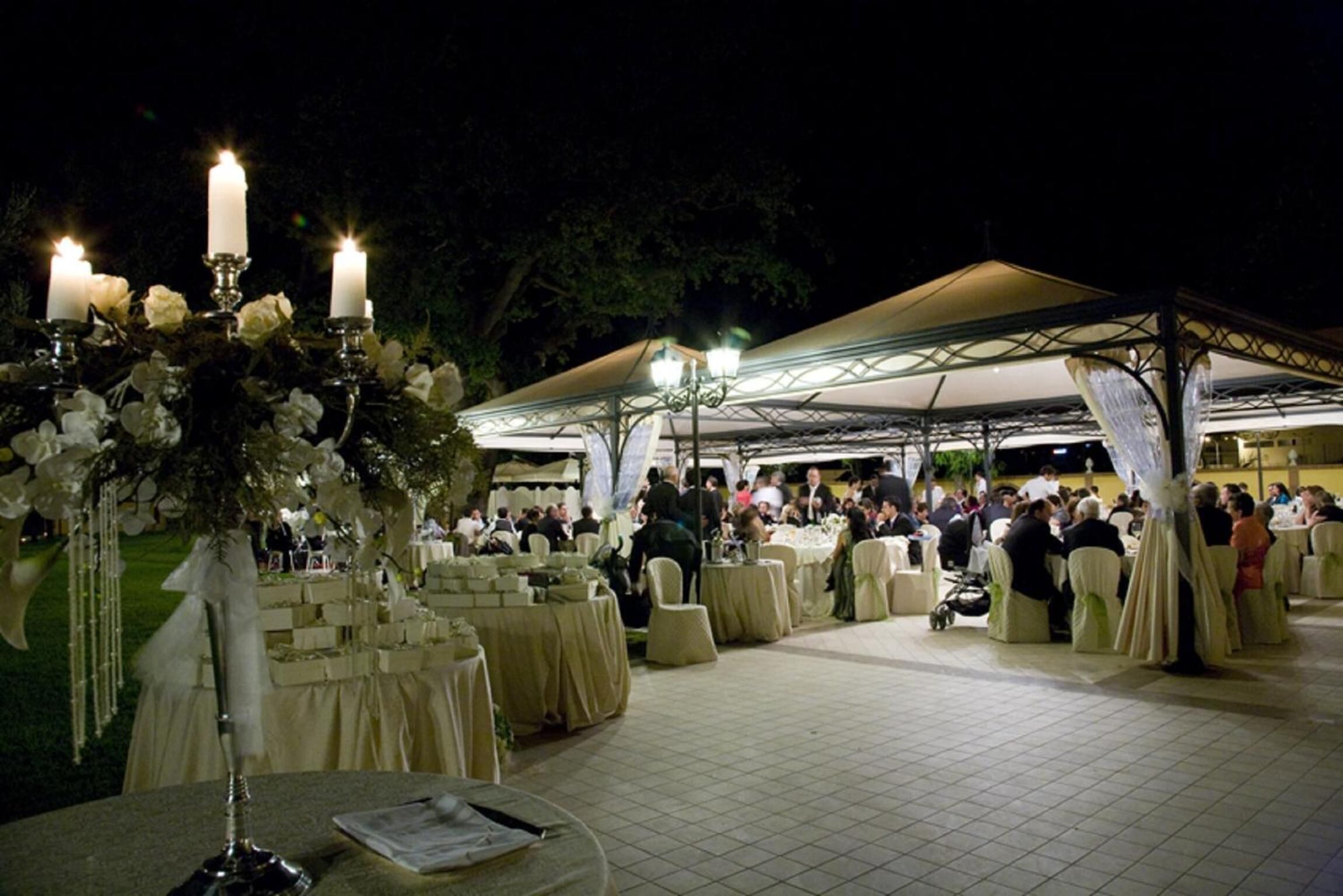 outdoor banquet area