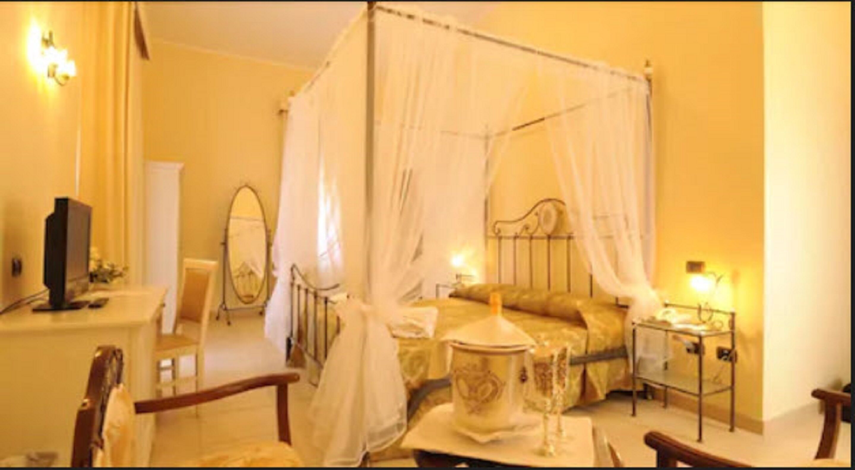 junior suite | living area | flat-screen tv