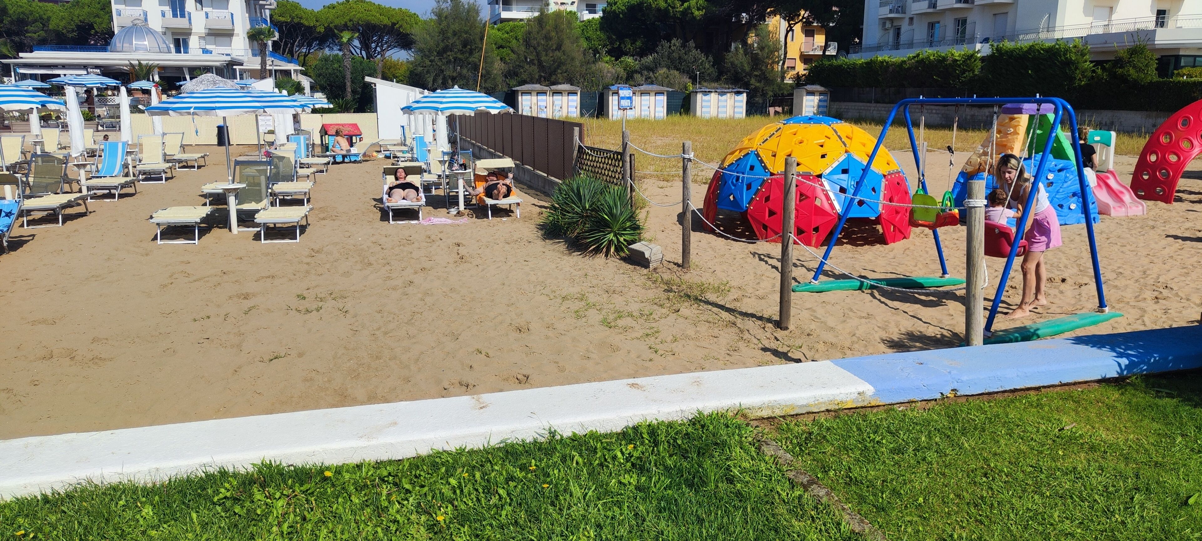 children’s play area – outdoor