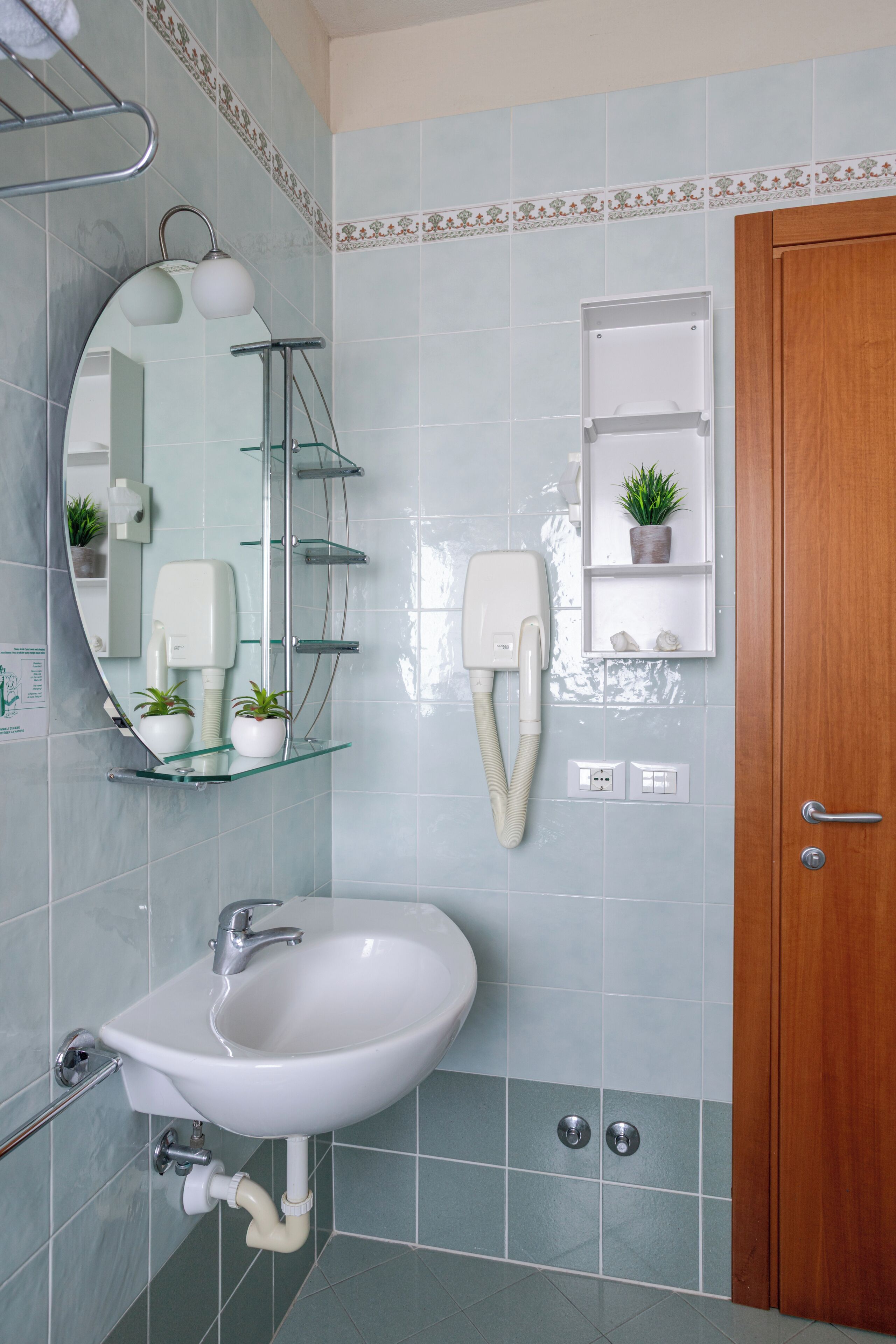 panoramic apartment, 2 bedrooms, terrace, sea view | bathroom | rainfall showerhead, hair dryer, bidet, towels