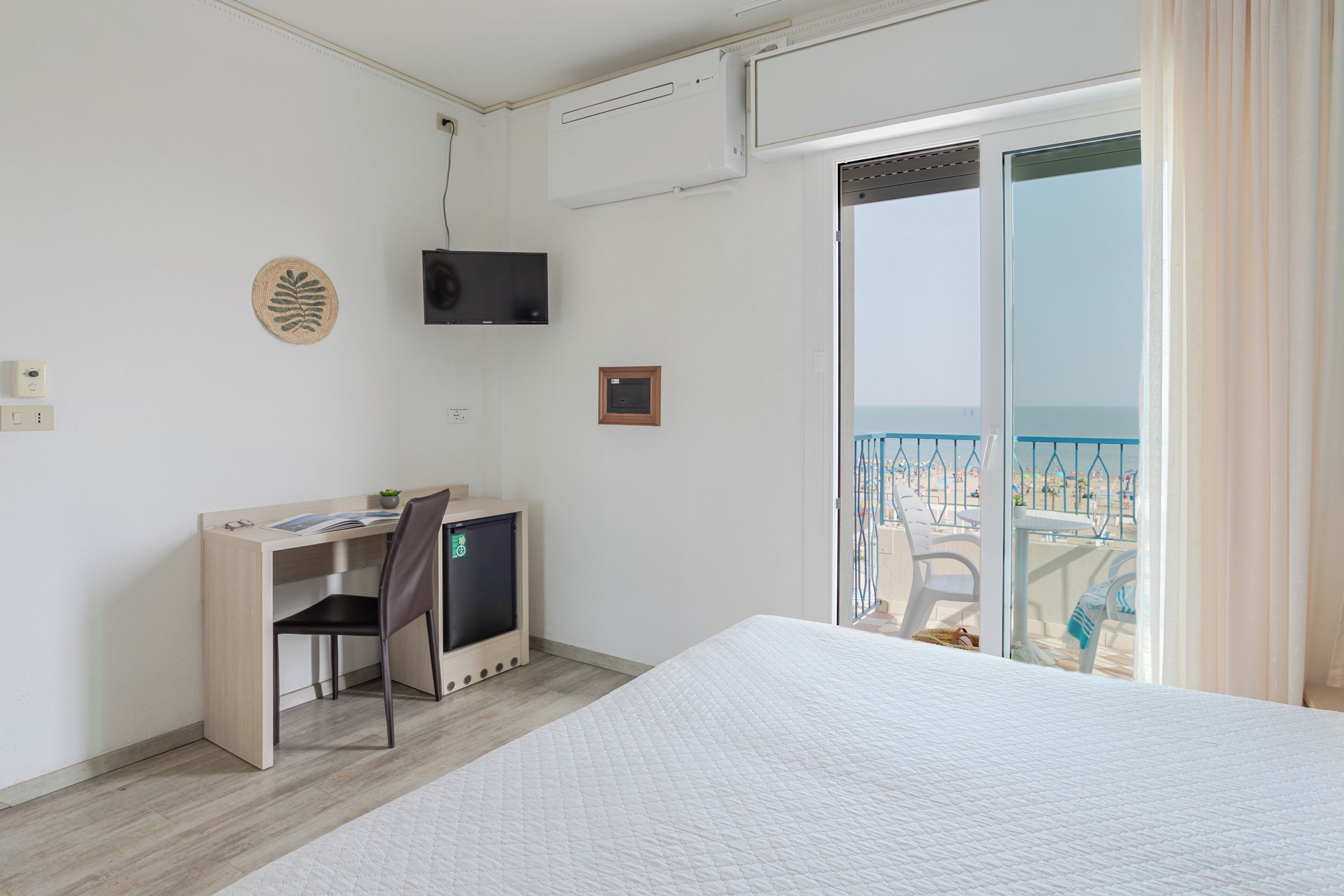 double room, balcony, sea facing | in-room safe, desk, free wifi