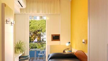 In-room safe, desk, free WiFi
