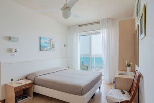 Apartamento panorámico, 2 habitaciones, terraza, vistas al mar | Caja fuerte, escritorio, wifi gratis