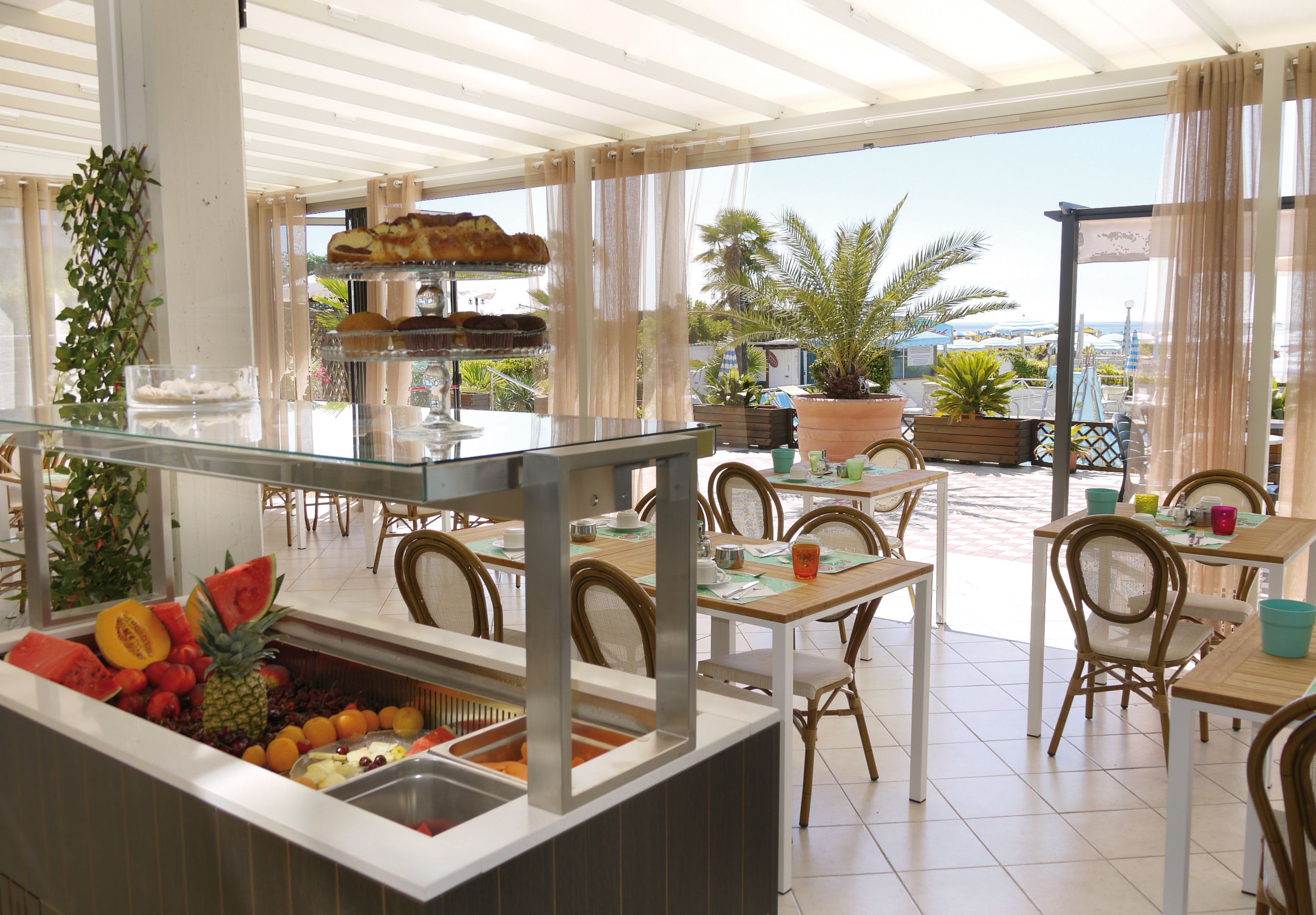 free buffet breakfast