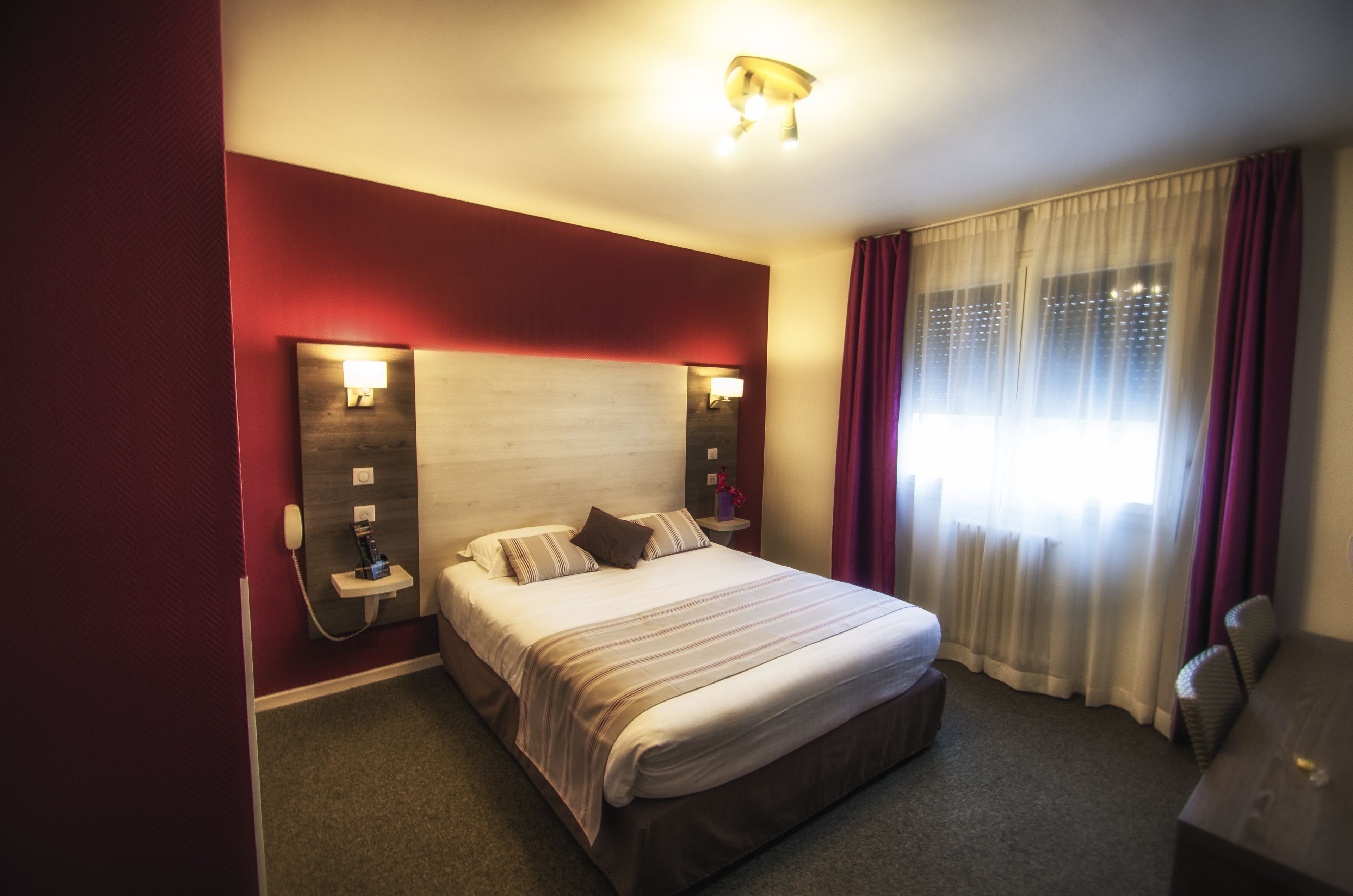 select comfort beds, in-room safe, desk, laptop workspace