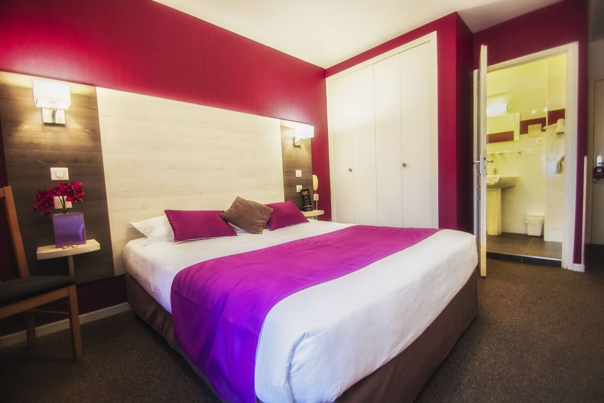 Select Comfort beds, in-room safe, desk, laptop workspace