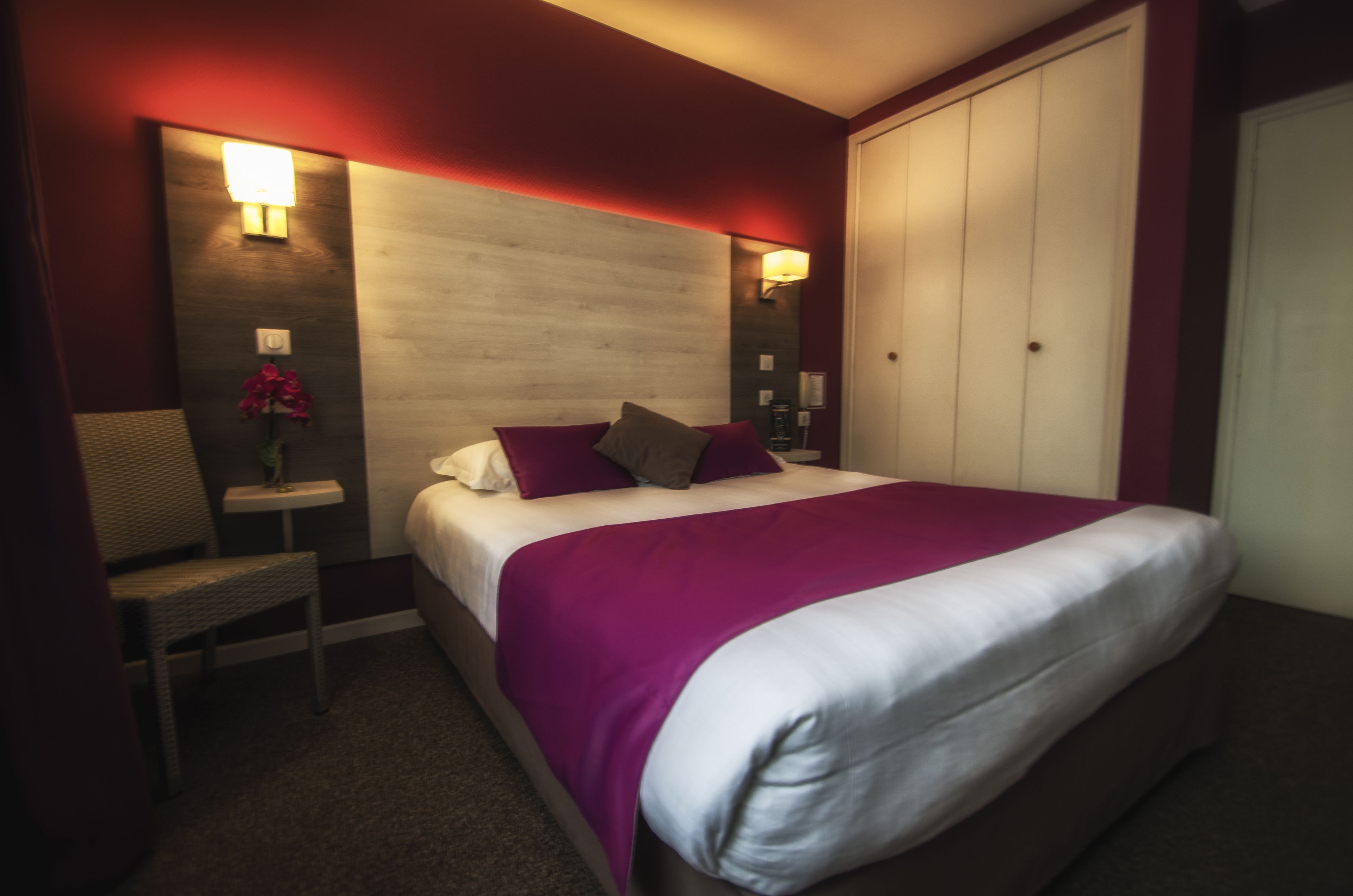 select comfort beds, in-room safe, desk, laptop workspace