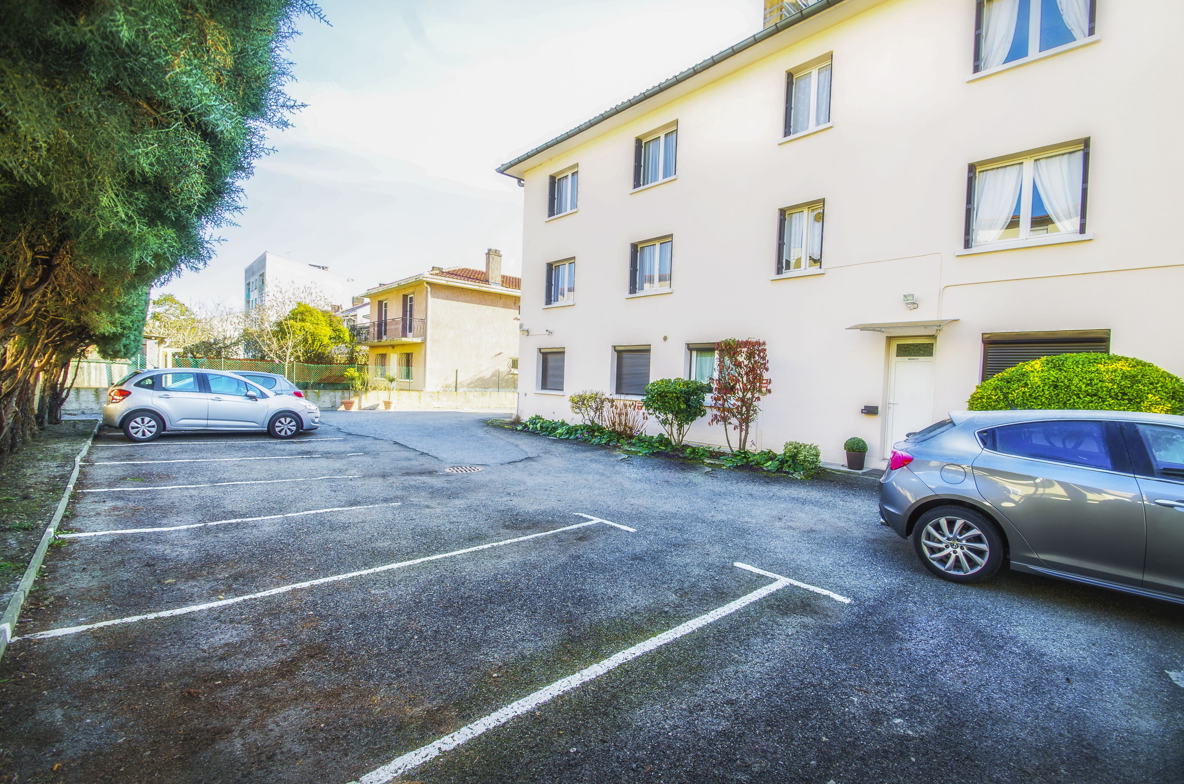 self-parking (surcharge) 5 per day