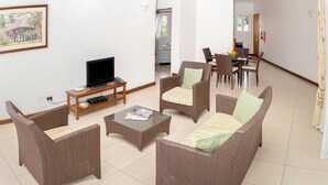 Two Bedroom Apartment | 起居區