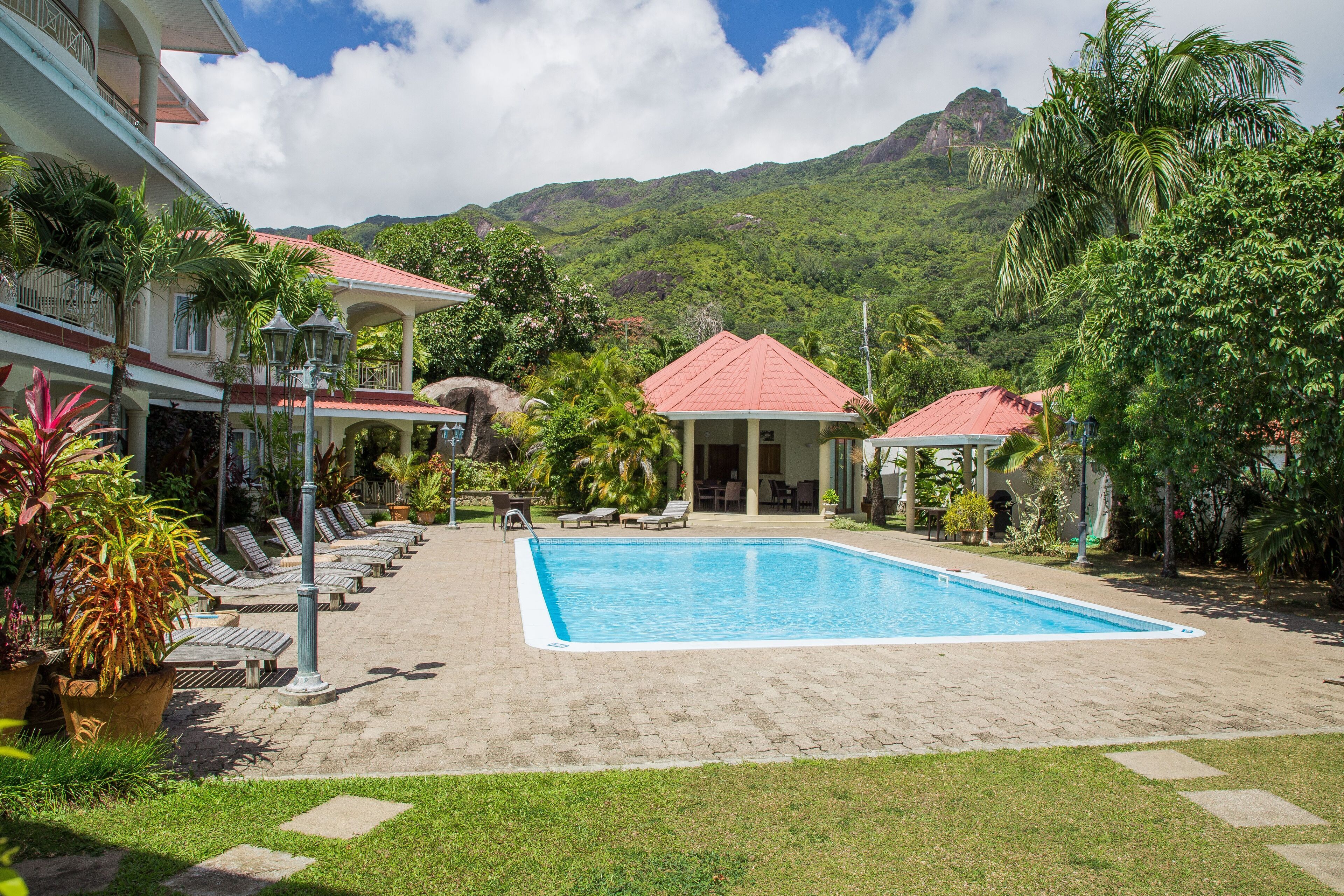 المنشأة من الخارج