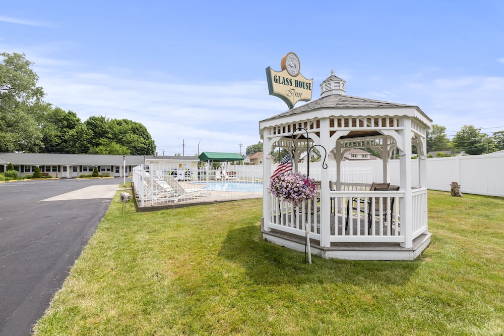 Glass House Inn Erie Near I-90 & I-79