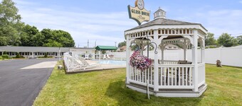 Glass House Inn Erie Near I-90 & I-79