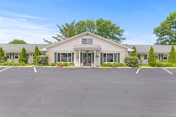 Glass House Inn Erie Near I-90 & I-79