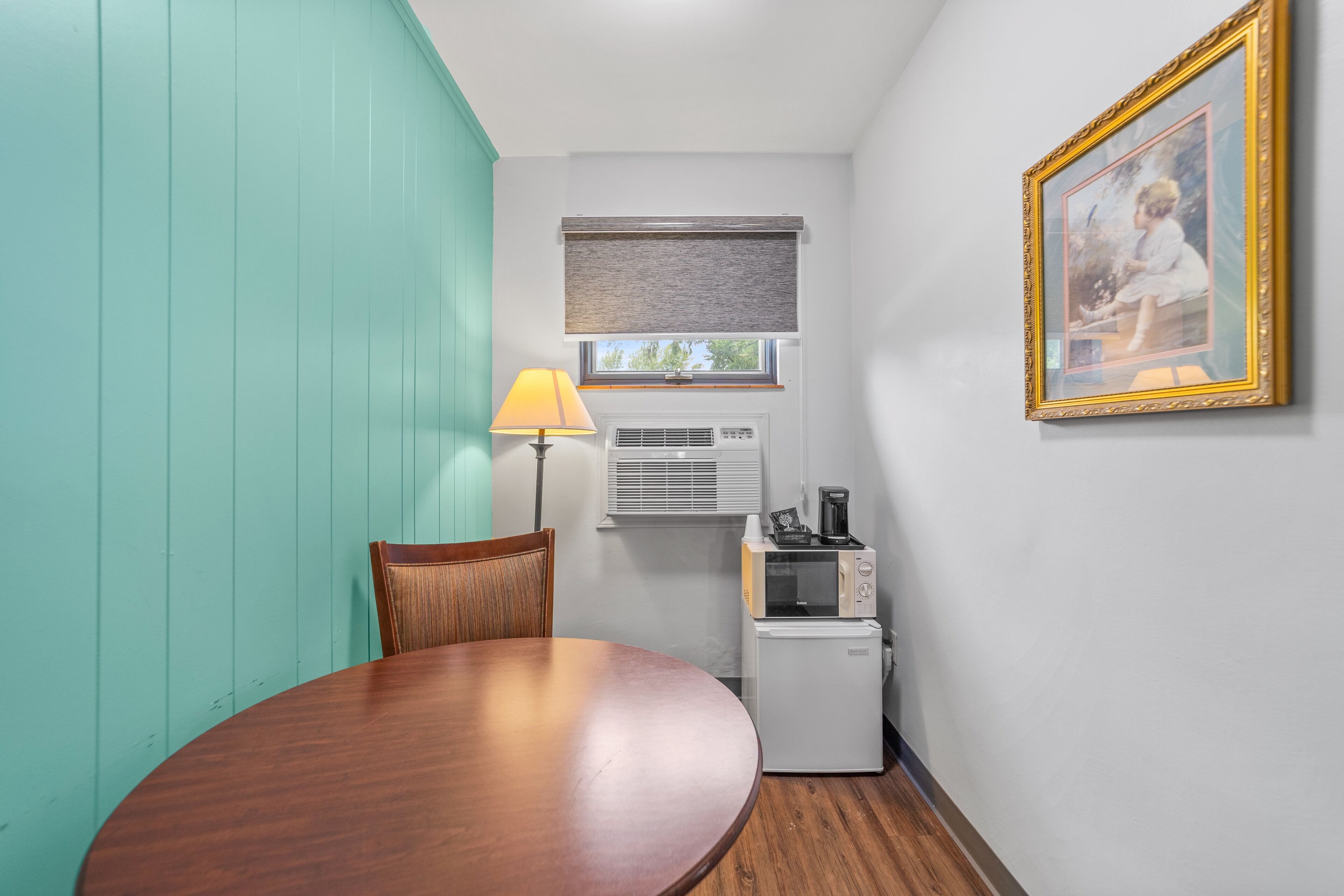 standard room, 2 double beds | in-room dining