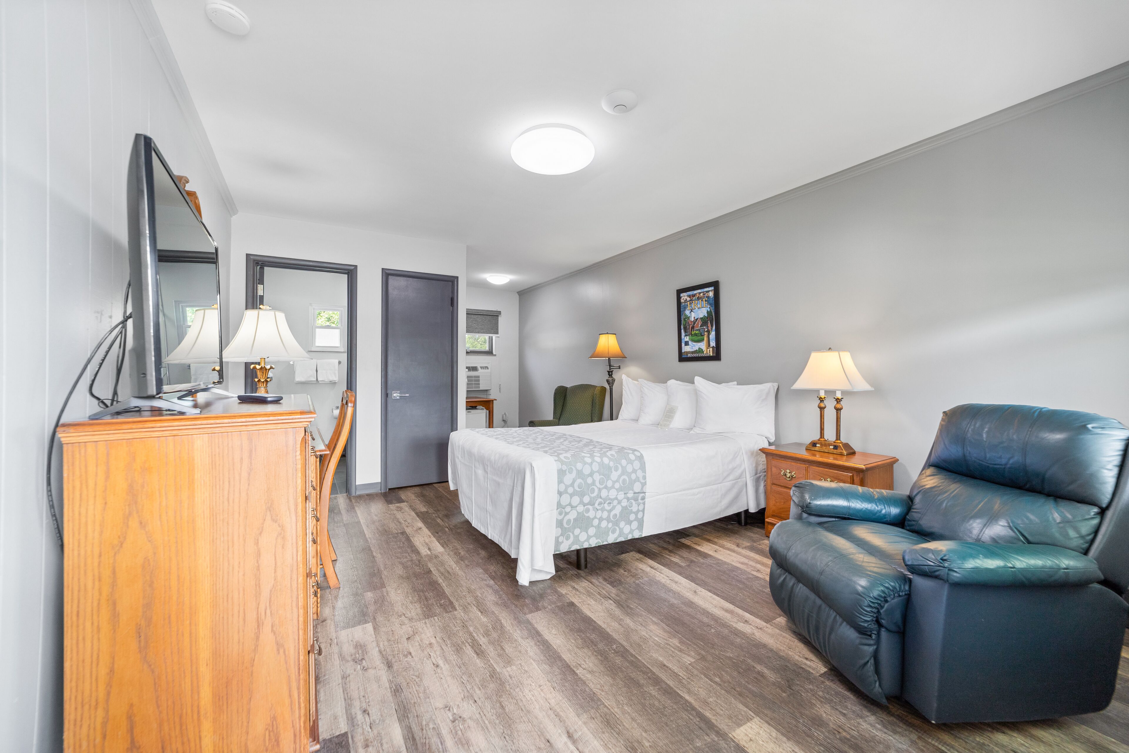 standard room, 1 queen bed | 1 bedroom, blackout curtains, iron/ironing board, free wifi