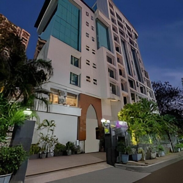 Front of property - The Caliph Hotel (Mumbai)
