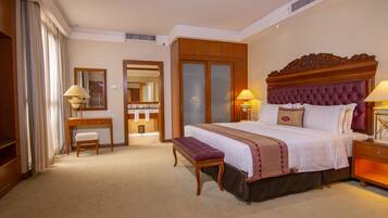 行政套房 | 迷你吧、客房內保險箱、書桌、筆電工作空間